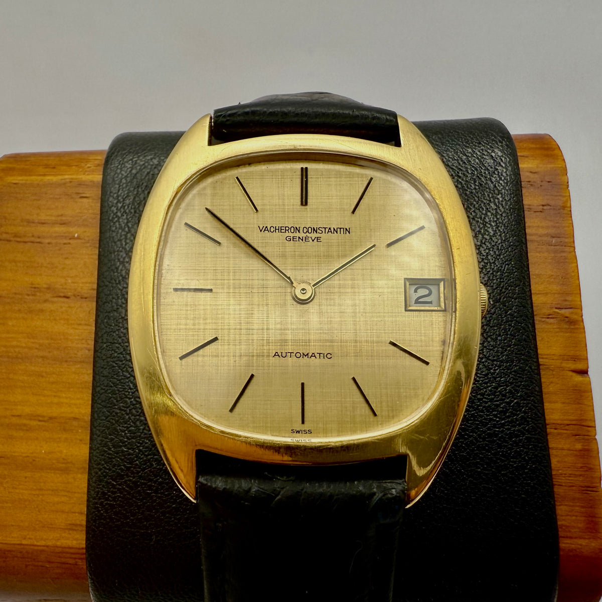 Vacheron Constantin Vintage Automatic Ref 2020Q 18k Yellow Cal. K1121 Poinçon de Genève