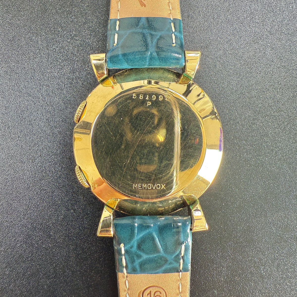 Montre Jaeger-LeCoultre Memovox Alarm cal. K814 en or rempli 10 carats avec corne fantaisie