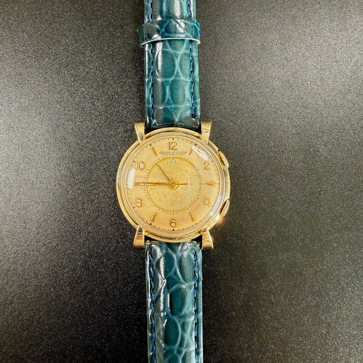 Montre Jaeger-LeCoultre Memovox Alarm cal. K814 en or rempli 10 carats avec corne fantaisie